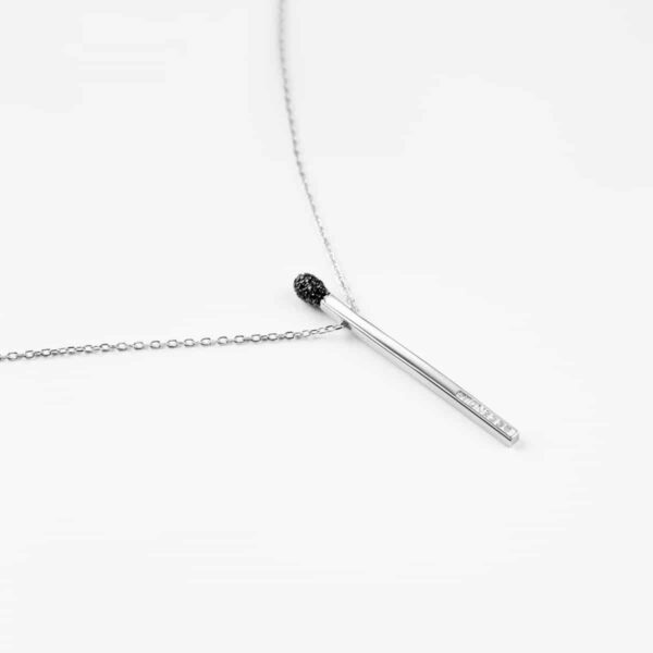 Серебряное колье Спичка черная
